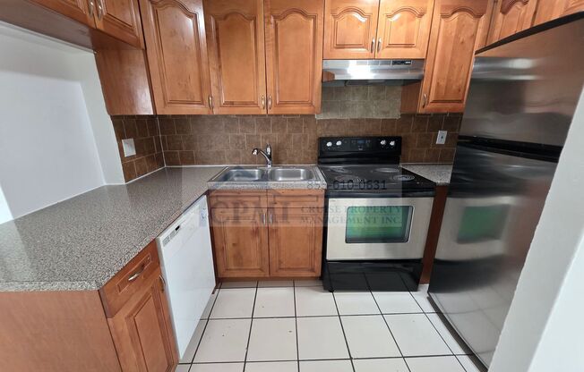 2 beds, 1 bath, 827 sqft, $1,895, Unit 6890- 5th