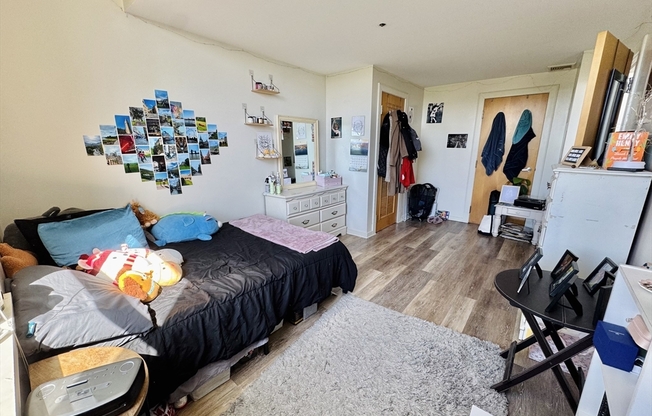 2 beds, 1 bath, 736 sqft, $3,700, Unit 6B