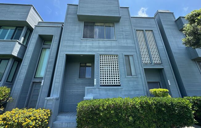FOR RENT: 2Bd/1.5Ba Upgraded Townhome In The Highly Desirable Community Spindrift Del Mar.