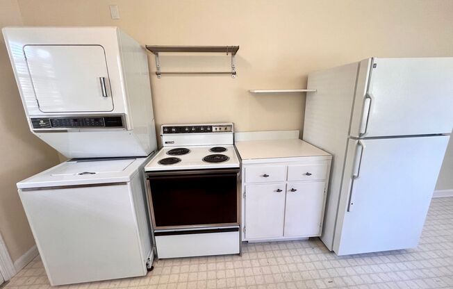 2 beds, 1 bath, $1,900