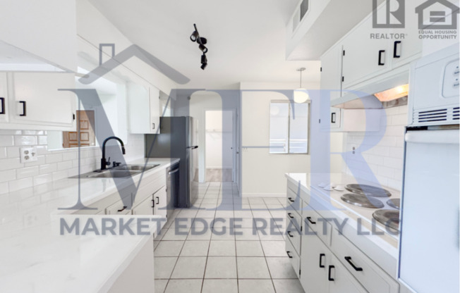 2Bed/2Bath House in Sun City on Golf Course! Ready for Immediate Move-In!