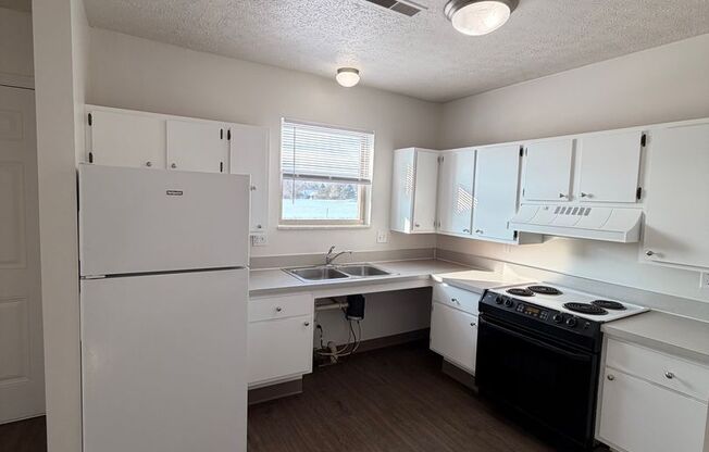 2 beds, 1 bath, 796 sqft, $1,005, Unit 804