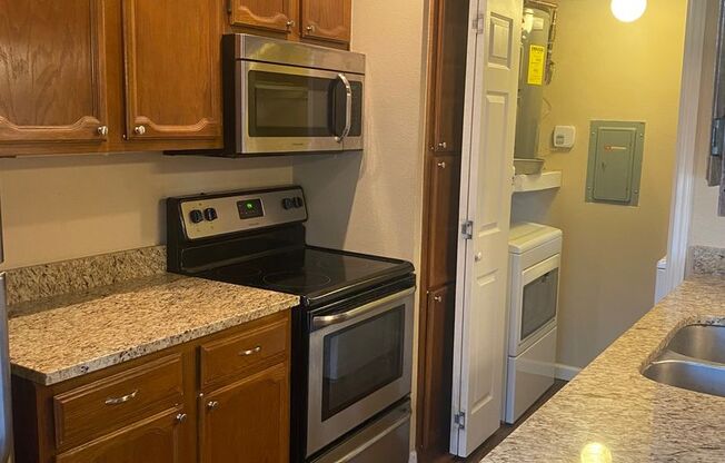 Awesome Condo in Plano! Available 6/6/22