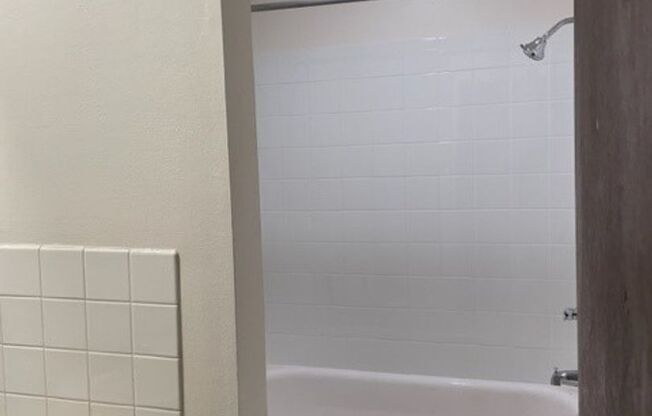 1 bed, 1 bath, 775 sqft, $1,199, Unit 2727-105