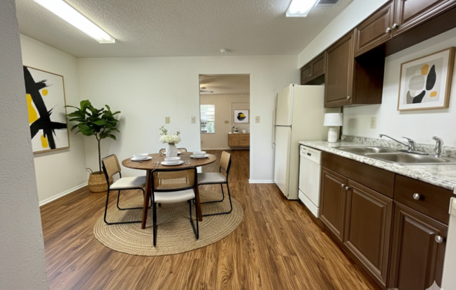 Don’t Miss This Updated 2 Bedroom rental in Lakeland