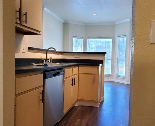 2 beds, 2 baths, 1,089 sqft, $1,875, Unit 207-u