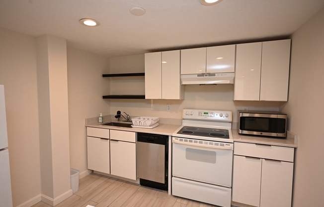 Studio, 1 bath, 473 sqft, $2,190, Unit 102