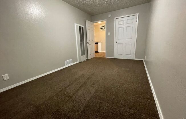 2 beds, 1 bath, 800 sqft, $850, Unit Unit 21