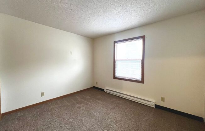 2 beds, 1 bath, $1,050, Unit A2721-A