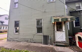 2 beds, 1 bath, $825