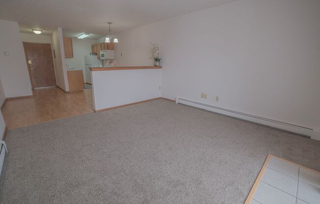 2 beds, 1 bath, 820 sqft, $825, Unit 320