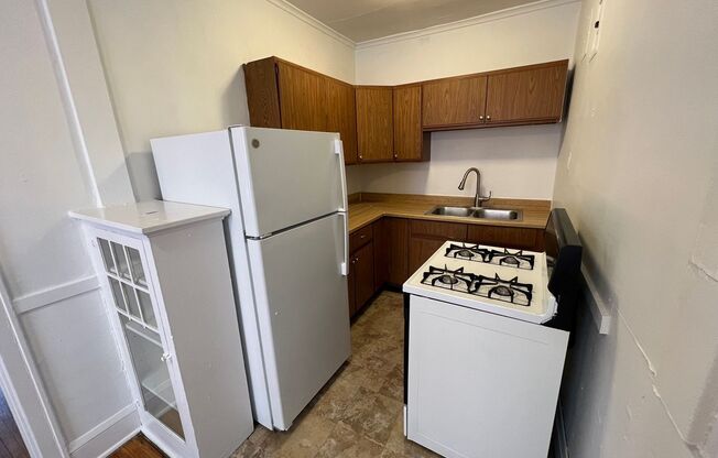 1 bed, 1 bath, $999, Unit 101