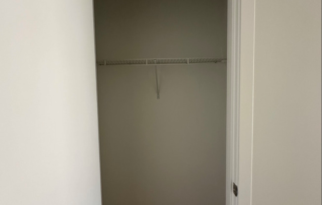 1 bed, 1 bath, $3,400, Unit 105