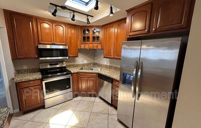 248 LAGUNA DR E