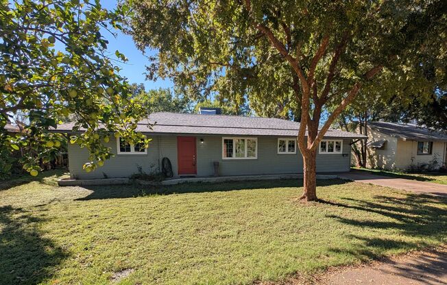 3 Bedroom Home Plus Bonus Room in the Hudson Manor Community Near S McClintok Dr and E Apache Blvd!