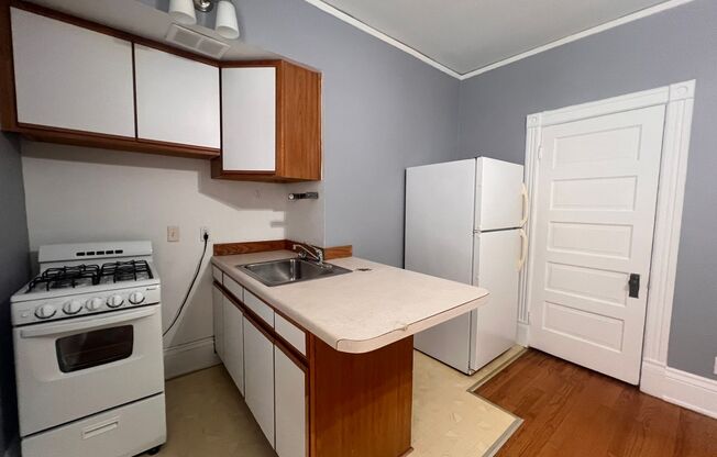 1830 N. Oakland Ave.