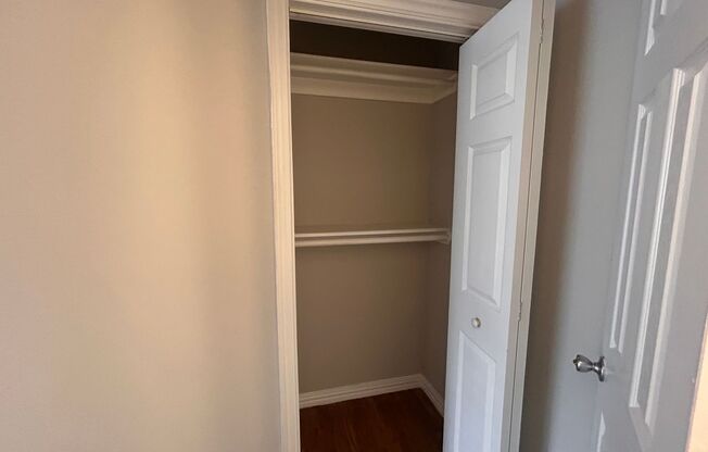 1 bed, 1 bath, 700 sqft, $1,315, Unit 214