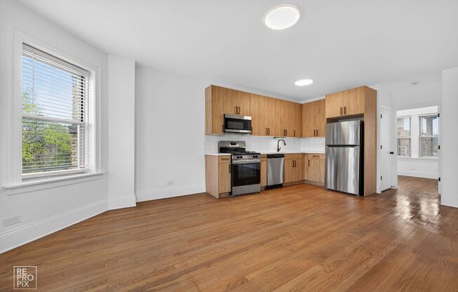 6310 N Artesian