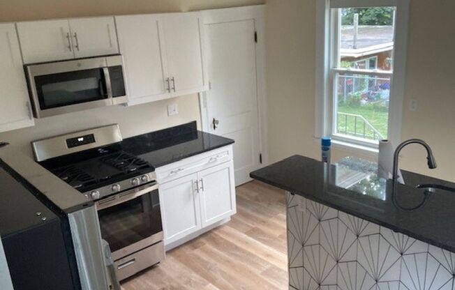 1 bed, 1 bath, $1,850, Unit Apt. #6 Bottom