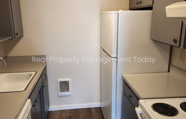 2 beds, 1 bath, 900 sqft, $1,525, Unit Apt 9