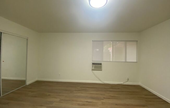 2 beds, 1 bath, $2,100, Unit Downstairs