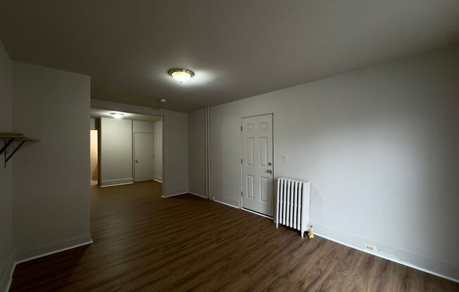 1 bed, 1 bath, $850, Unit 1F