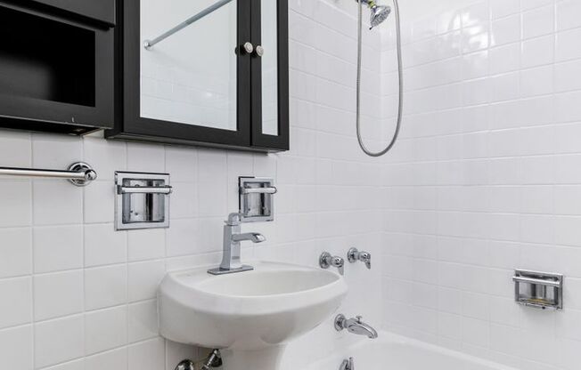 Studio, 1 bath, 405 sqft, $1,675, Unit 805