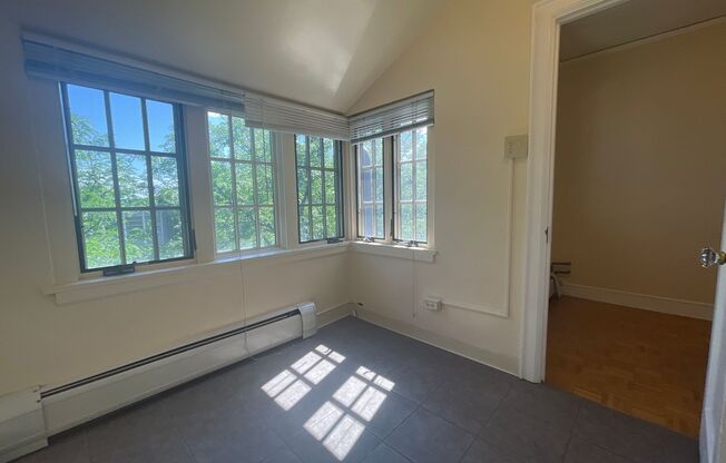 1 bed, 1 bath, 584 sqft, $1,250, Unit C-35