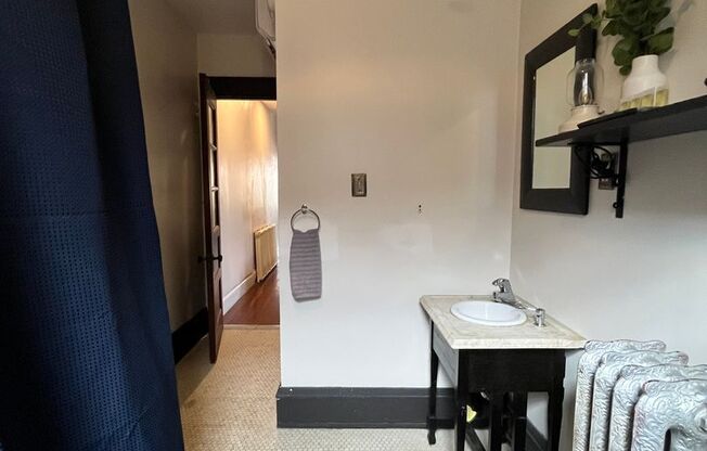 2 beds, 1 bath, $2,295, Unit #B