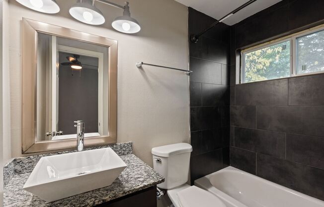 2 beds, 1 bath, 680 sqft, $999, Unit 4719-117