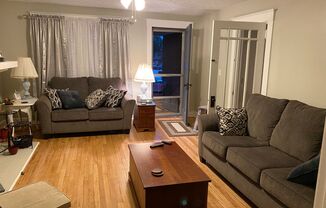 2 beds, 1 bath, 100 sqft, $1,050