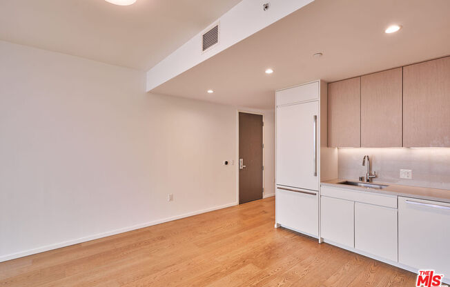 1 bed, 1.5 baths, 909 sqft, $3,800, Unit 4001