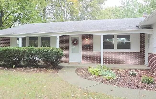 4111 WOODSTOCK DR