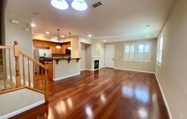 Dublin Tri Level Townhome 2 Br. 2.5 Ba. Two Primary Suites, Clubhouse Pool, Spa & Exercise Facility!