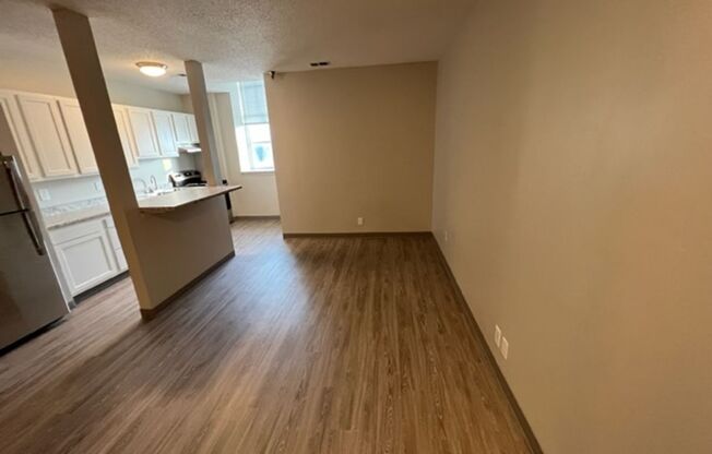 Studio, 1 bath, 650 sqft, $800, Unit 202