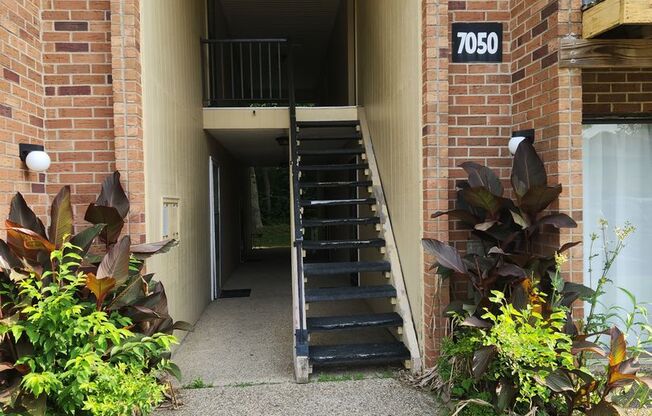 Lovely 1 bedroom 1 bath 2nd floor condo with washer/dryer hook-ups inside unit and dishwasher!!