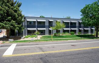 Bright, Sunlit Unit in the heart of Highlands