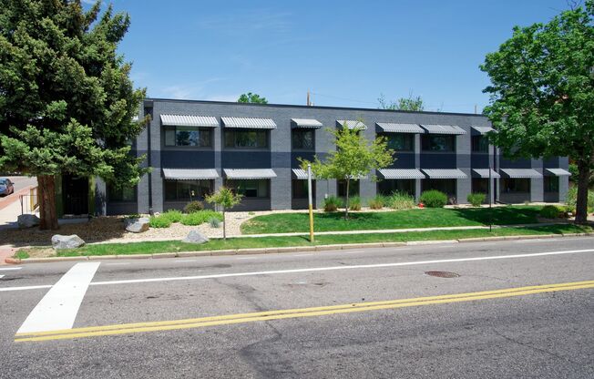 Bright, Sunlit Unit in the heart of Highlands