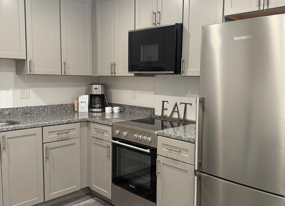 Studio, 1 bath, $1,575, Unit 519