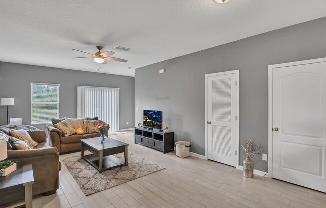 Great 3 bedroom/ 2.5 bathroom townhome just a short drive to St Augustine and beaches!