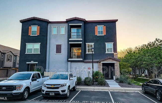 2362 E HUNTINGTON DR