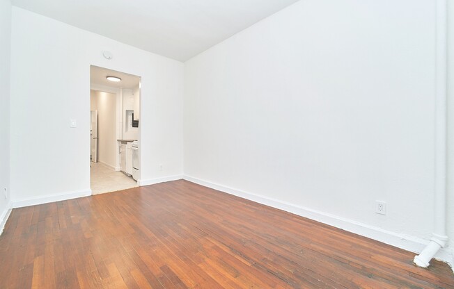 353 W 44 ST