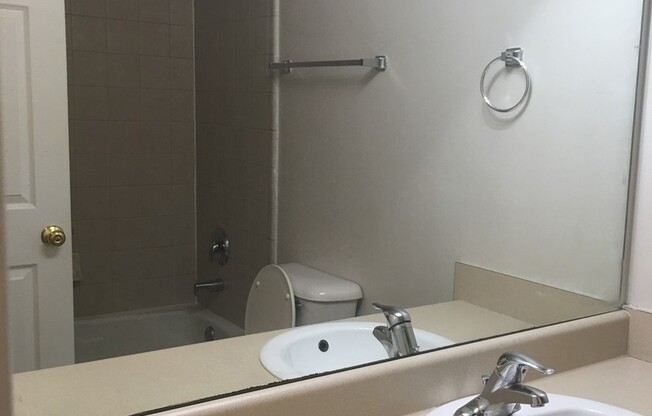 1 bed, 1 bath, 750 sqft, $1,060, Unit G02