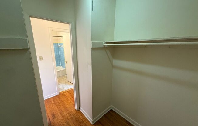 1 bed, 1 bath, 454 sqft, $1,275, Unit D-32