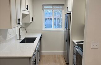 2 beds, 1 bath, $1,525, Unit # 3