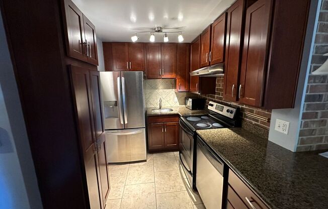 2 beds, 1 bath, $1,325