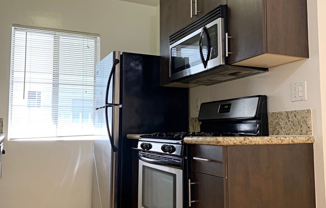 1 bed, 1 bath, 650 sqft, $2,195