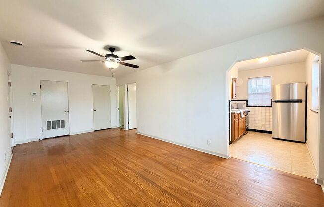 5821 Sunshine Avenue