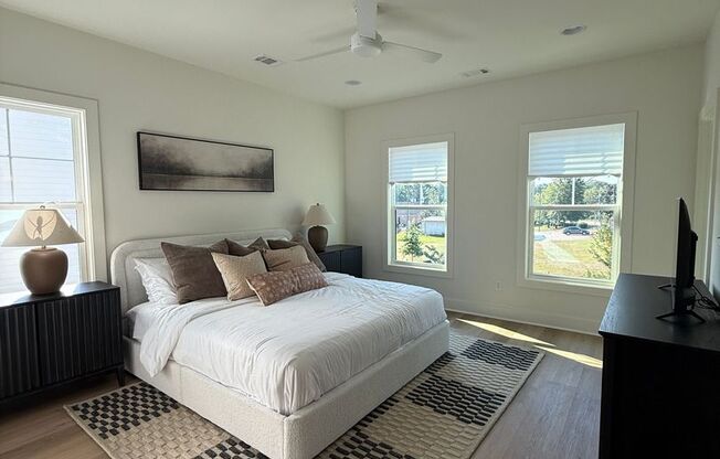 Awesome New Construction 5BR House Close to Campus