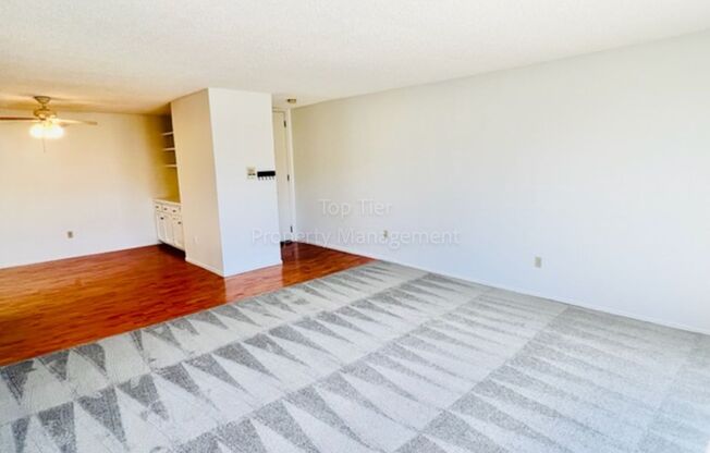 Very nice 2 Bd/2 Ba, 1180sf end-unit Condominium unit in University Heights available 07/15 for lease!